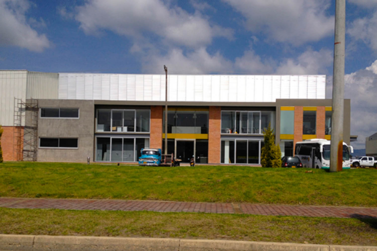 <span>Insdustria</span>Oficinas Corporativas - Ferreteria Española<i></i>