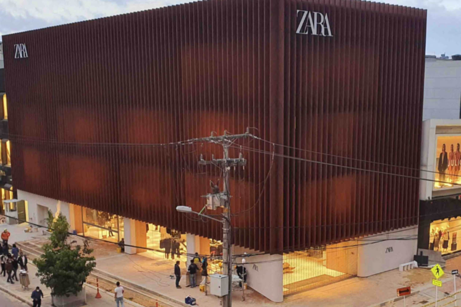 <span>Comercio</span>Tienda Zara<br> calle 82 Bogota