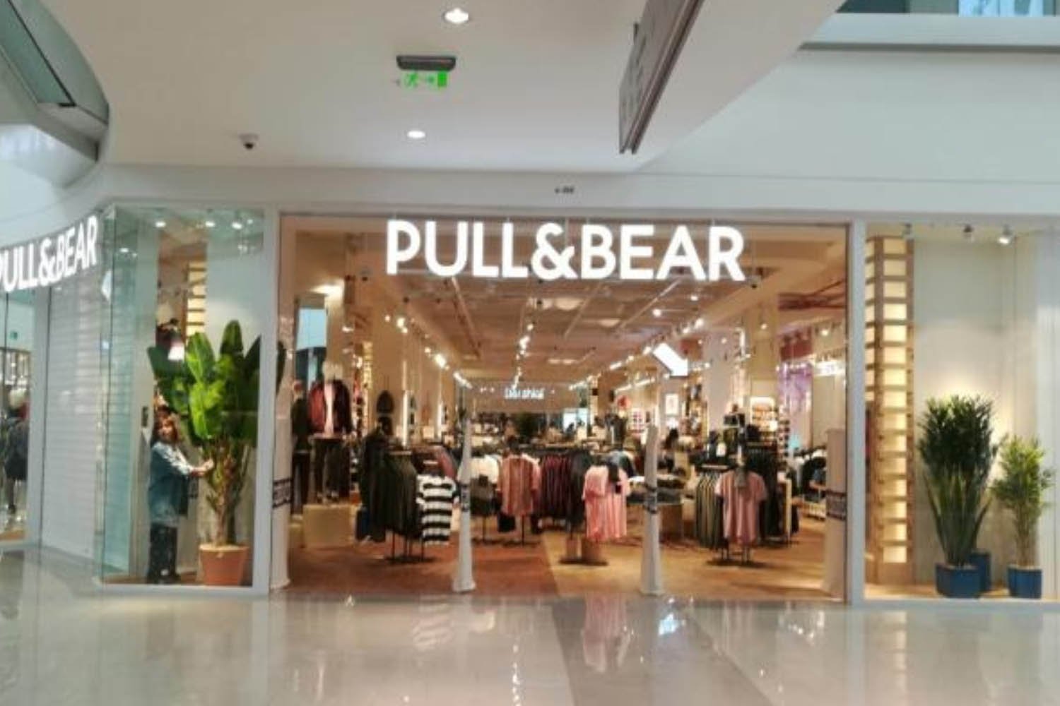 <span>Comercio</span>PULL&BEAR - Centro Comercial Multiplaza la Felicidad